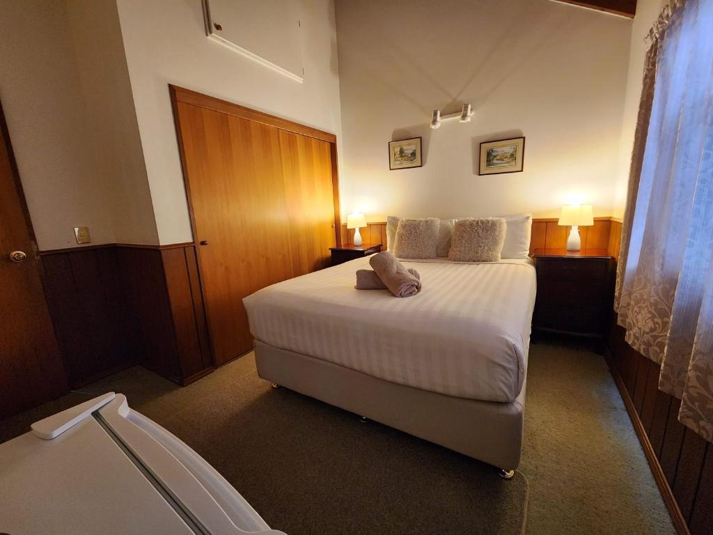 Postel nebo postele na pokoji v ubytování Affordable Double Room Walking Distance to Town