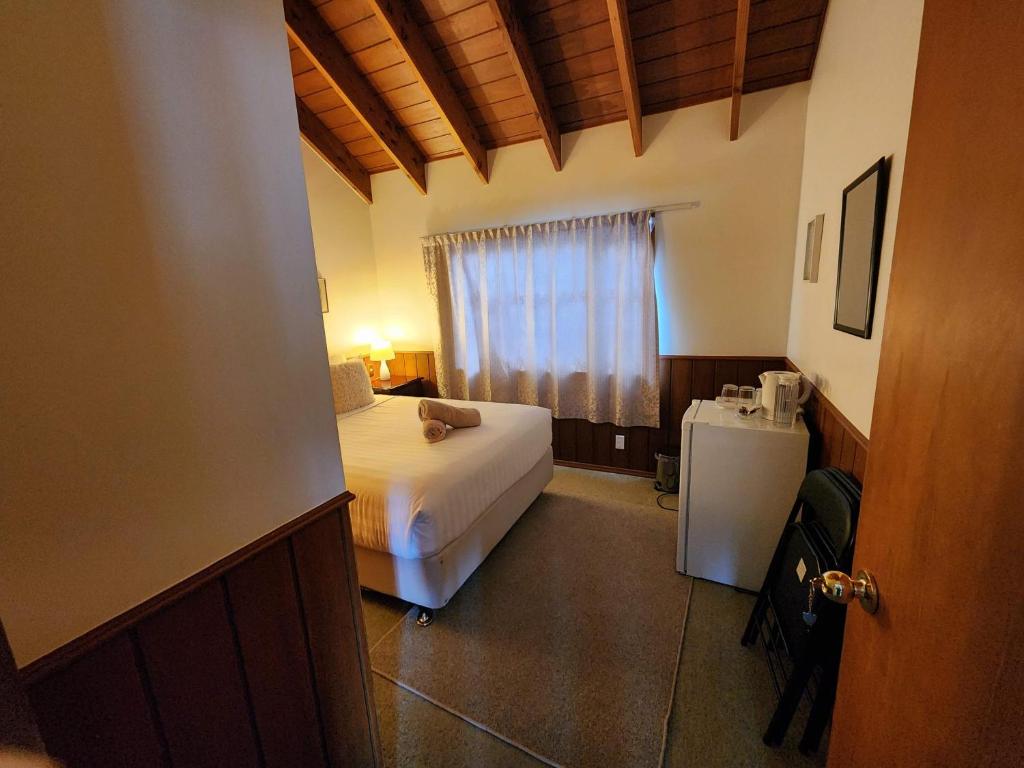 Postel nebo postele na pokoji v ubytování Affordable Double Room Walking Distance to Town
