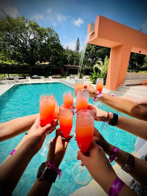 Bazén v ubytování Del Tropico hotel nebo v jeho okolí