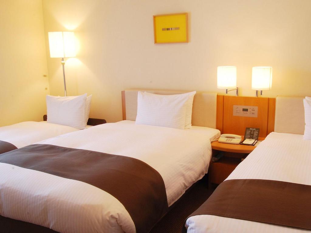 Postel nebo postele na pokoji v ubytování Rembrandt Hotel Atsugi