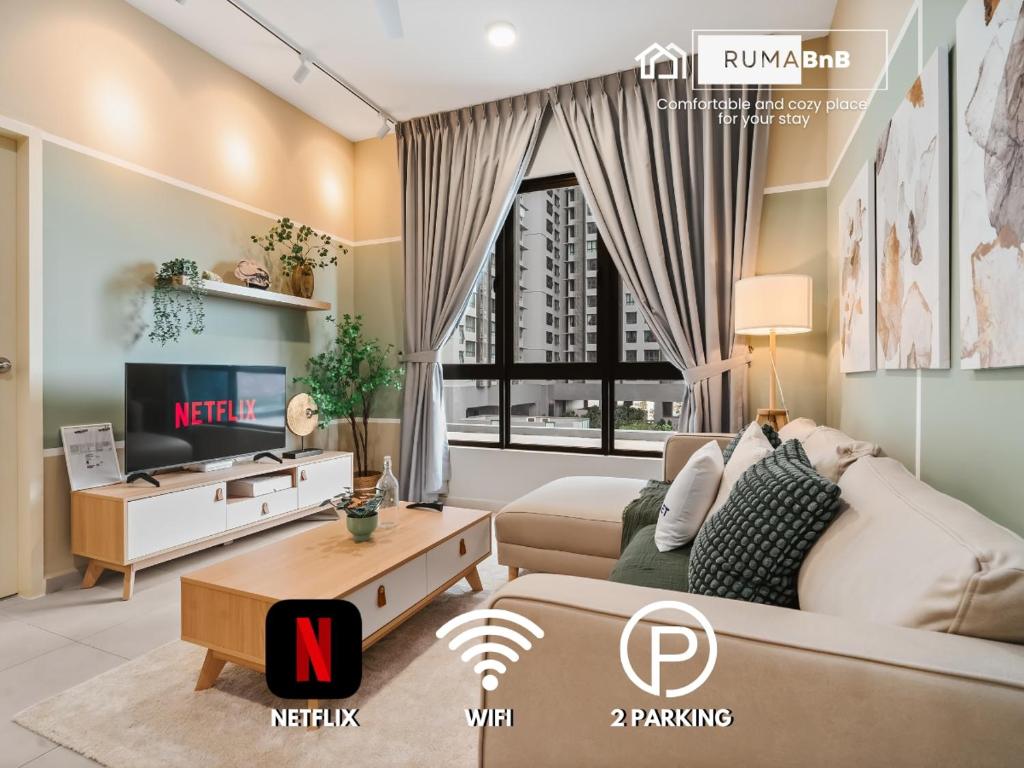 TV a/nebo společenská místnost v ubytování 4BR Matcha-Inspired Home at Meta Residence by RumaBnB