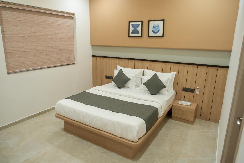 Postel nebo postele na pokoji v ubytování RAMAINn HOTEL