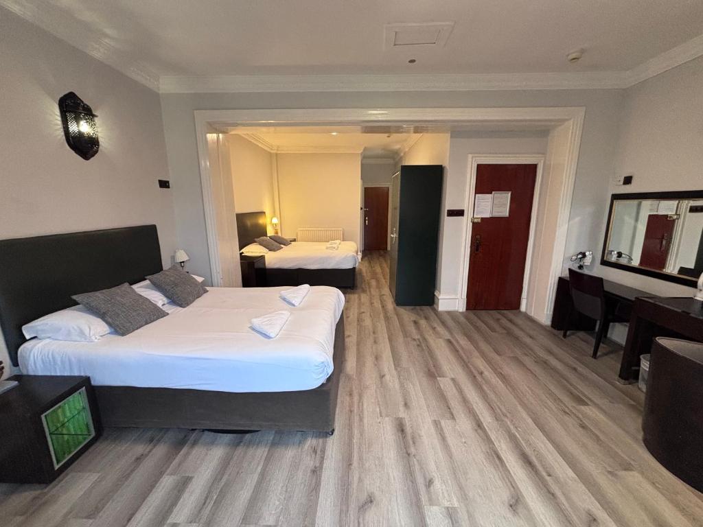No6 West Coates - Comfort Quadruple Room