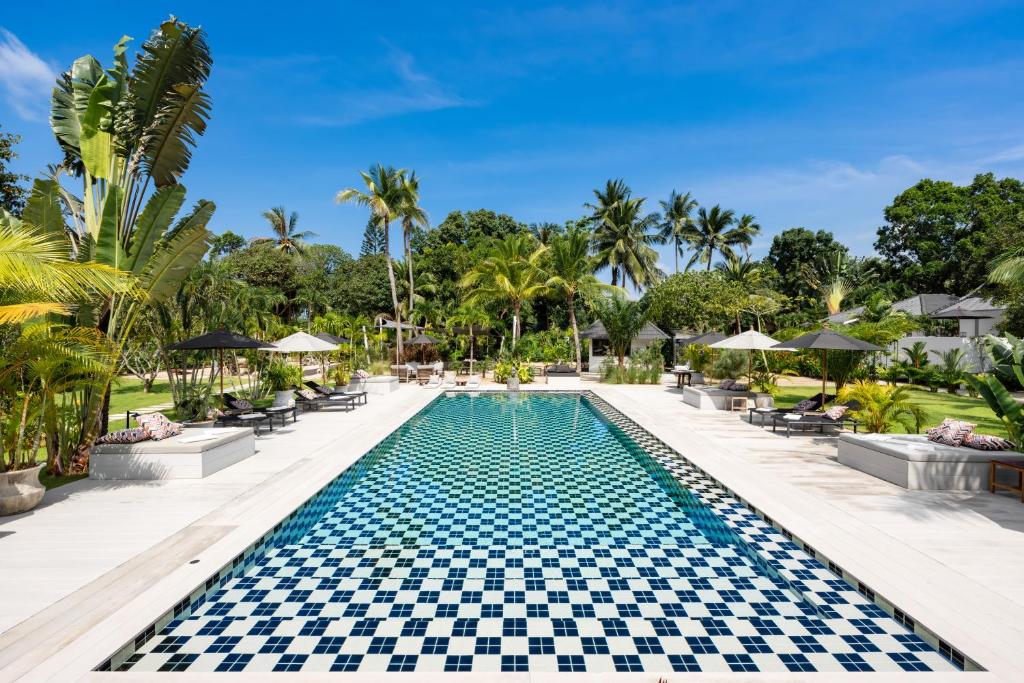 einen Pool im Resort in der Unterkunft Moorea Boutique Resort Samui in Ban Tai