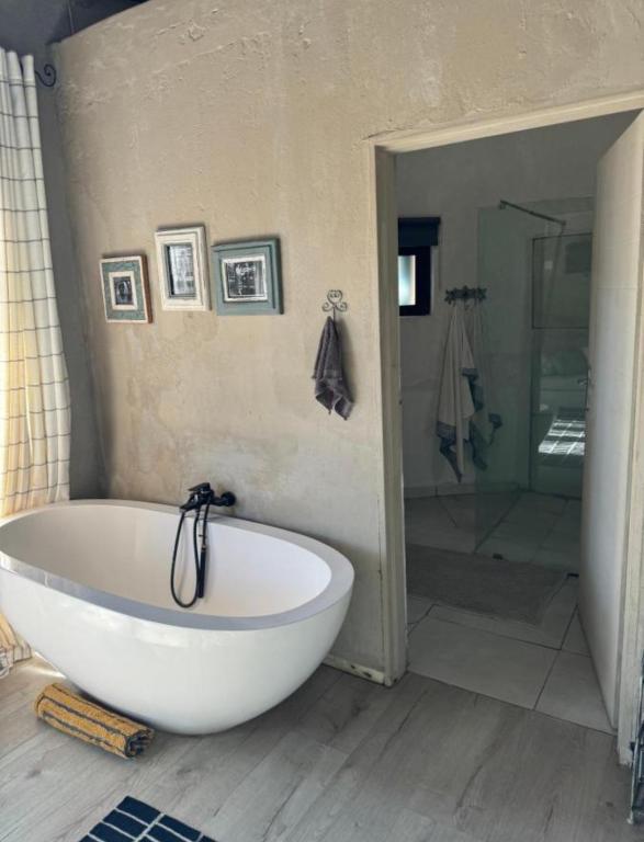 Koupelna v ubytování Simba Safaris African Pride Exotic Lodge