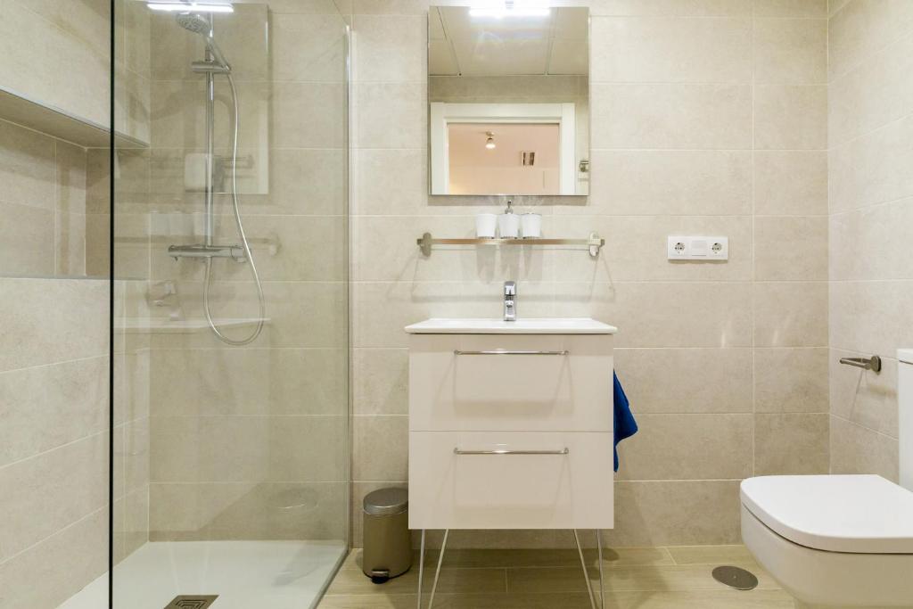 Koupelna v ubytování Chinchilla Apartment in Malaga by Solaga Holiday Homes