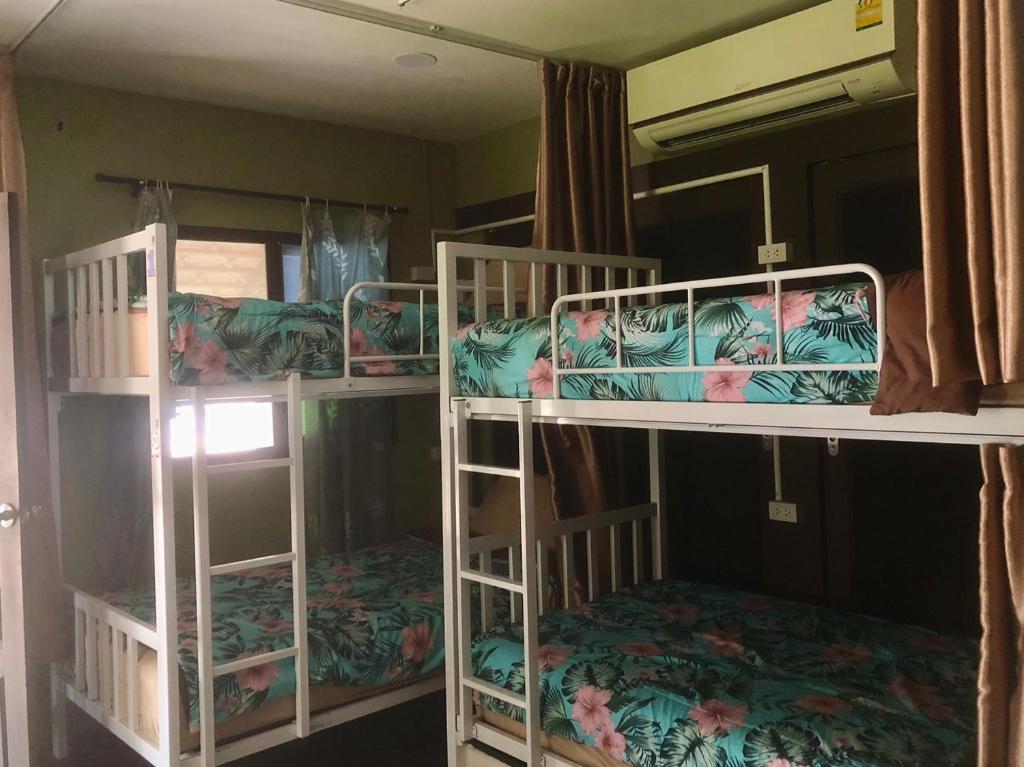 Palanda nebo palandy na pokoji v ubytování Blockhouse Samui