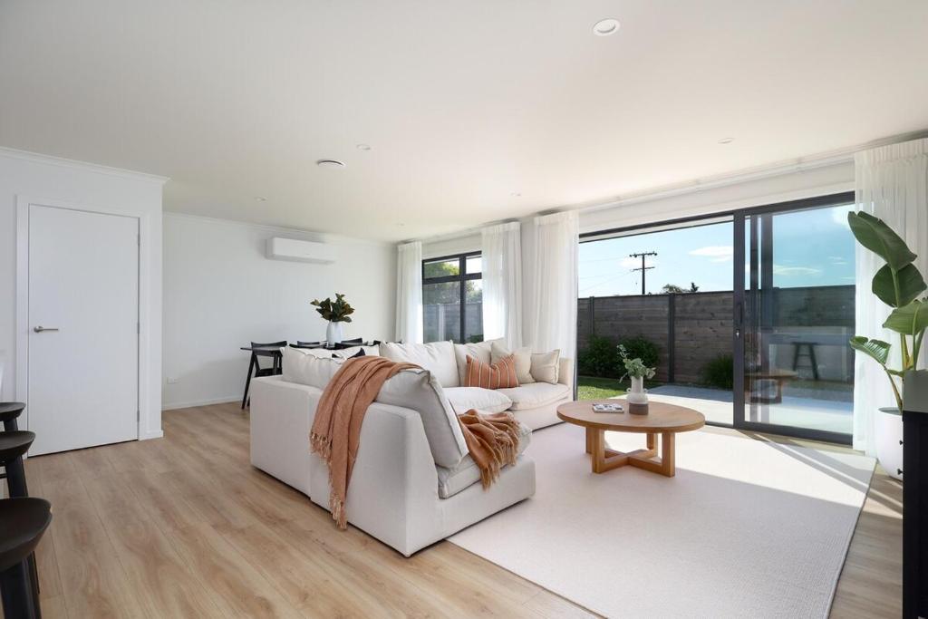 Posezení v ubytování Berryfields Luxury Gem - New Home Richmond