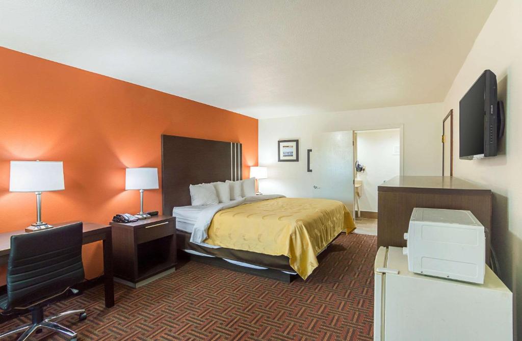 Postel nebo postele na pokoji v ubytování Quality Inn Amarillo I-40 East