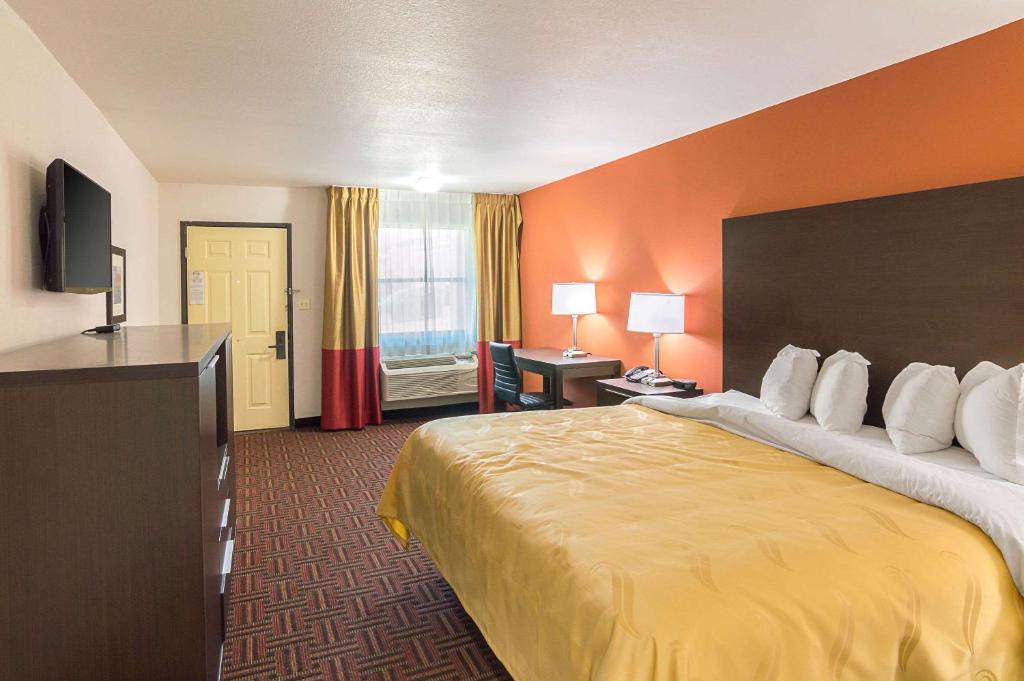 Postel nebo postele na pokoji v ubytování Quality Inn Amarillo I-40 East