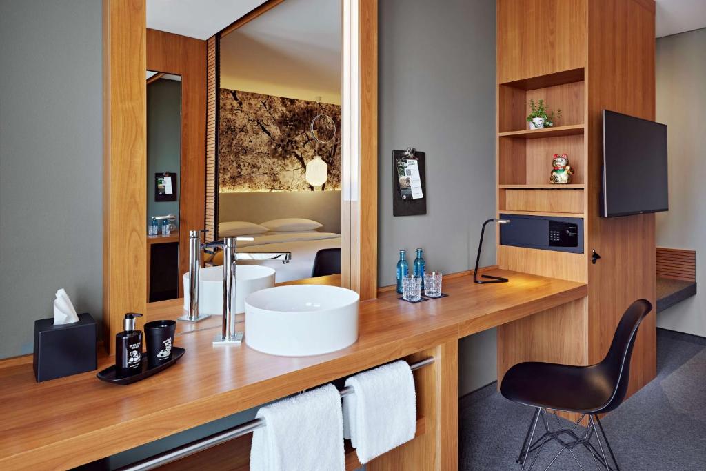 
King Room with Courtyard View
