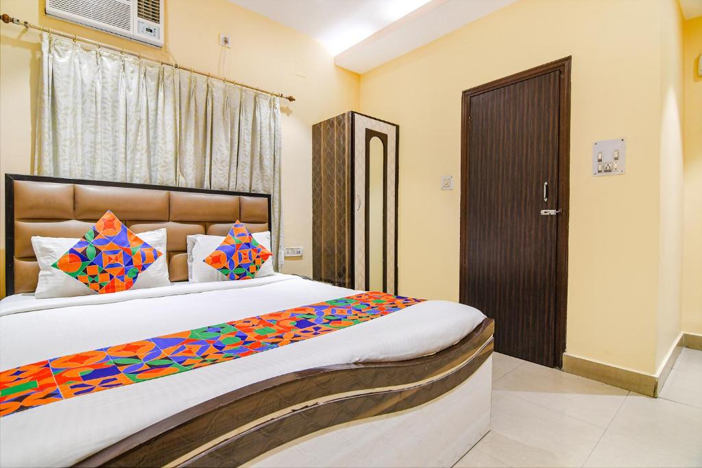 FabHotel Aayash - Nr City Center Metro Station - 