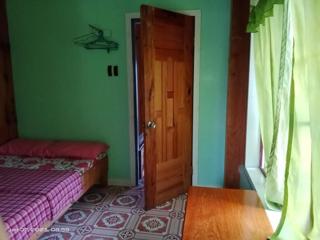 Postel nebo postele na pokoji v ubytování Hidden Hill Inn