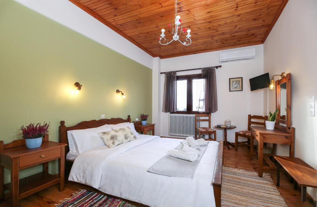 Postel nebo postele na pokoji v ubytování Alikopetra