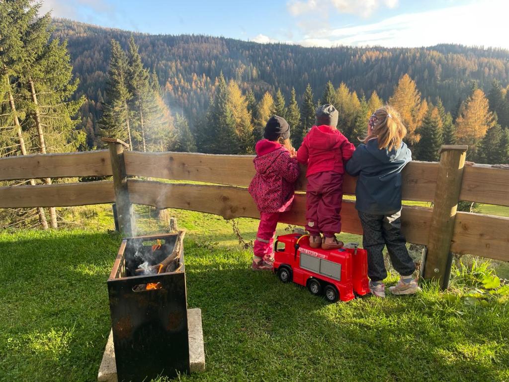 Niños alojados en LaLo Alm - Berge erleben