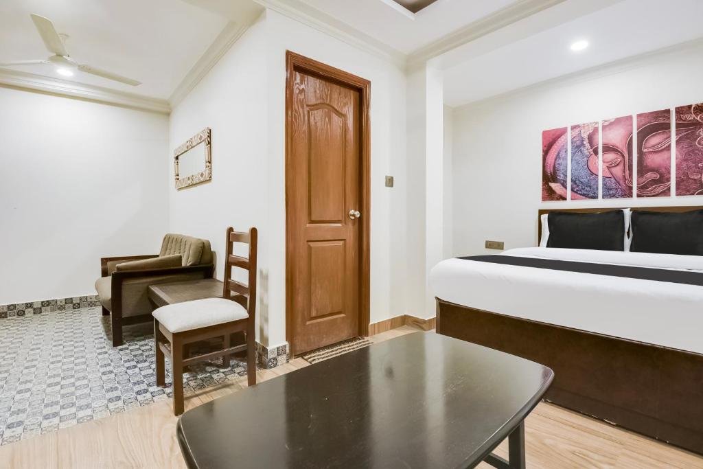Posezení v ubytování Super Hotel O Dabolim Near Goa International Airport