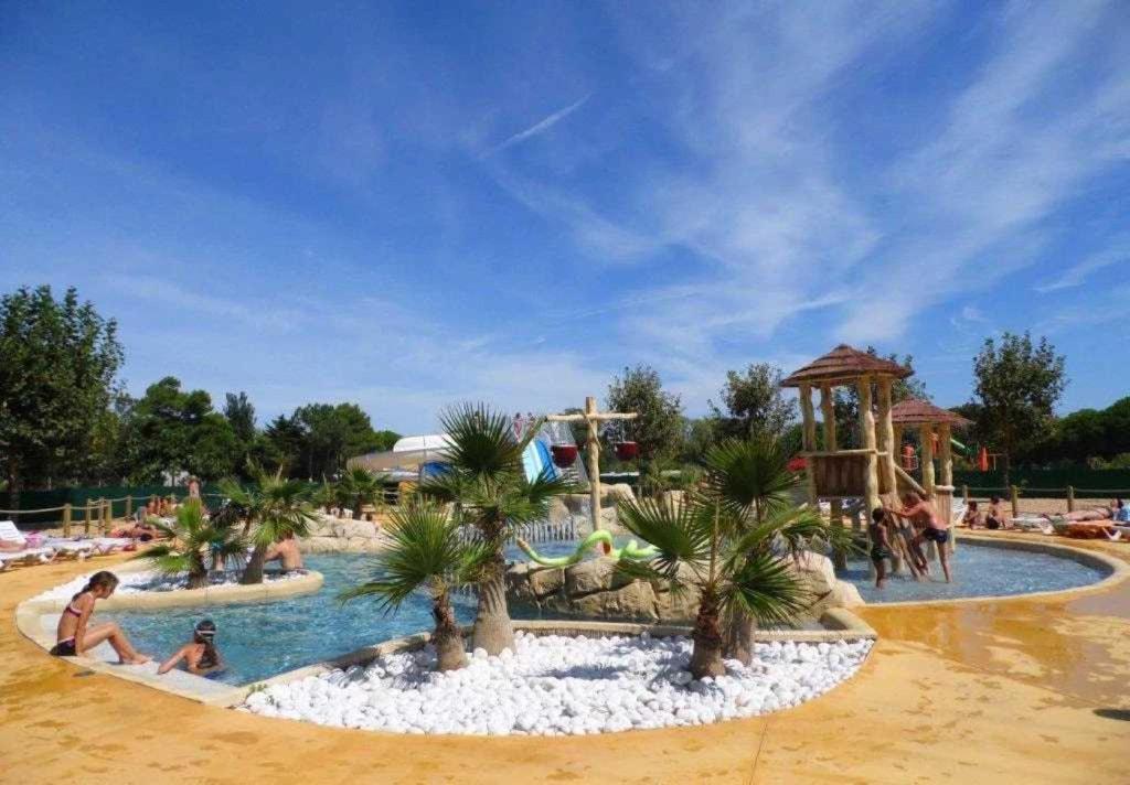 Photo de la galerie de l'établissement Camping 4 étoiles - Parc aquatique - efaaa0, à Canet