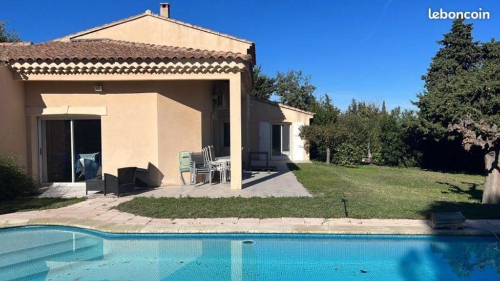 Πισίνα στο ή κοντά στο Villa avec piscine