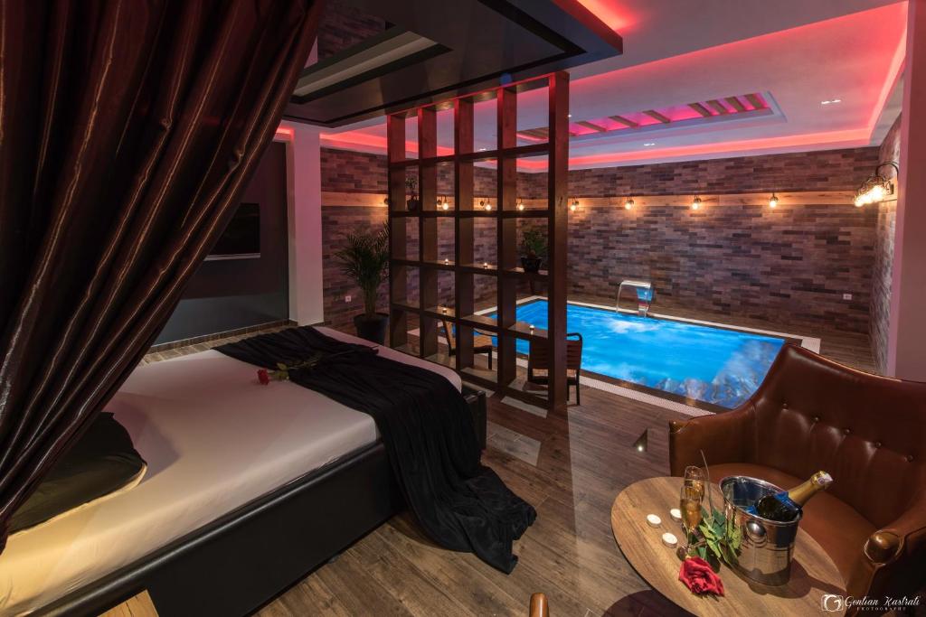 Bazén v ubytování Vera HOTEL-VILLA nebo v jeho okolí