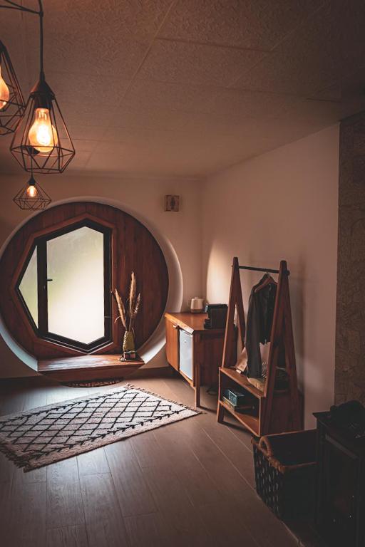 Postel nebo postele na pokoji v ubytování Casa Florestal - The Hobbit House