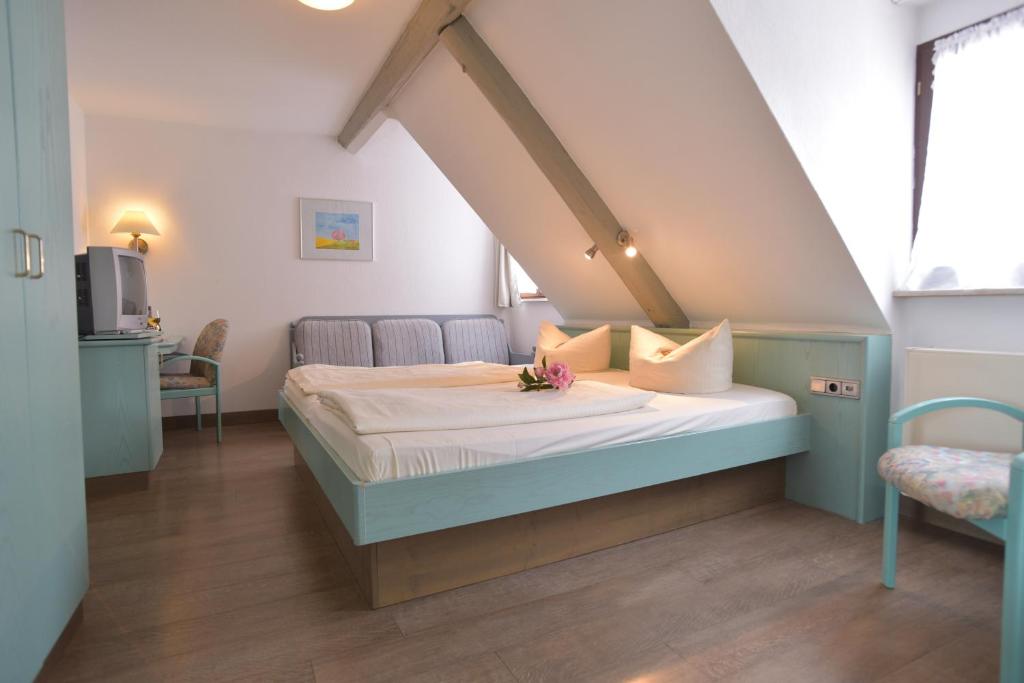 Postel nebo postele na pokoji v ubytování AKZENT Hotel Grüner Baum