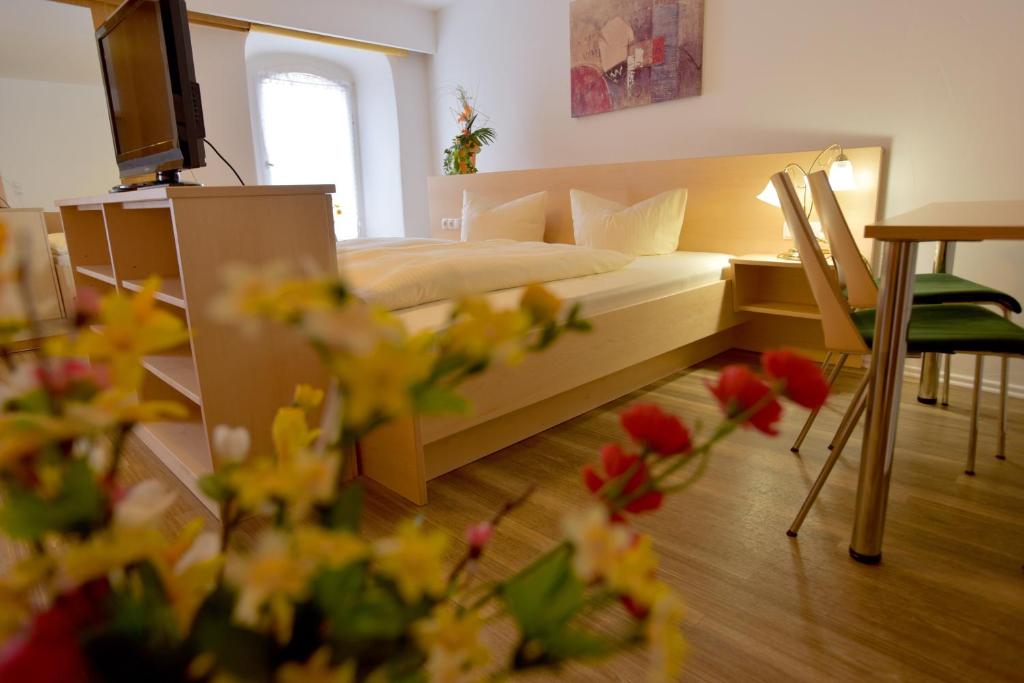 Postel nebo postele na pokoji v ubytování AKZENT Hotel Grüner Baum