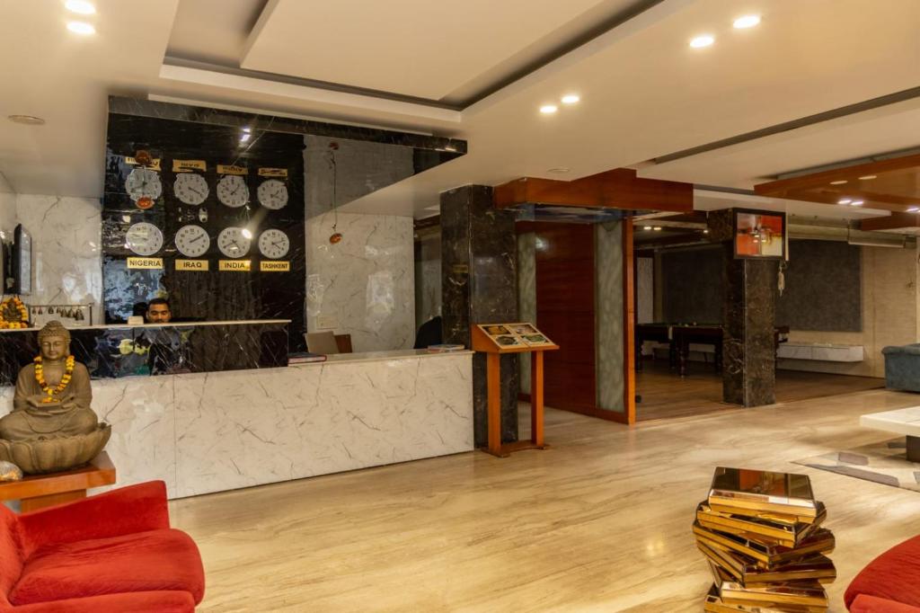 Posezení v ubytování Hotel Platinum Palace Near Medanta Hospital Sector38