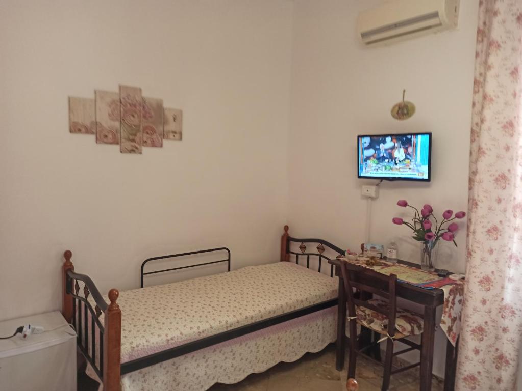 TV a/nebo společenská místnost v ubytování B&B Le 4 Stagioni sul viale, belvedere di Agrigento