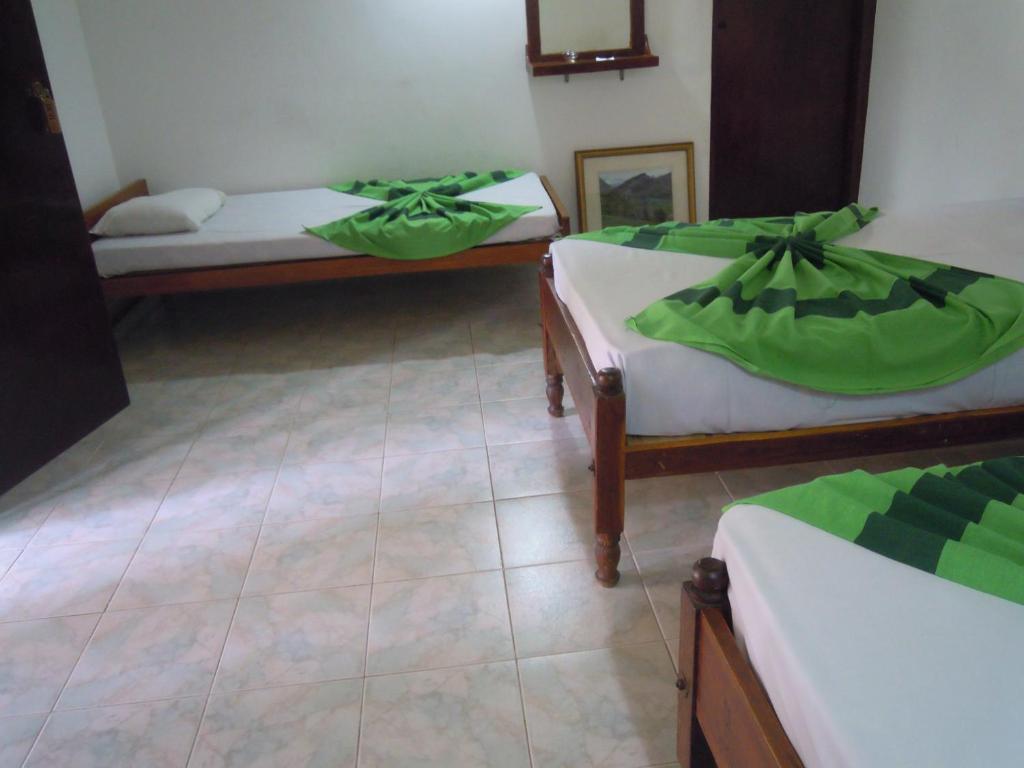 Postel nebo postele na pokoji v ubytování Devi Tourist Home