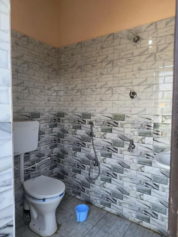 Koupelna v ubytování Shivashray Homestay