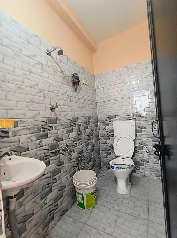 Koupelna v ubytování Shivashray Homestay