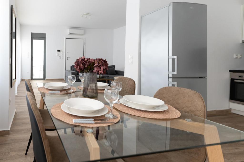 Kuchnia lub aneks kuchenny w obiekcie Stylish spacious apartment in Palaio Faliro (C1)