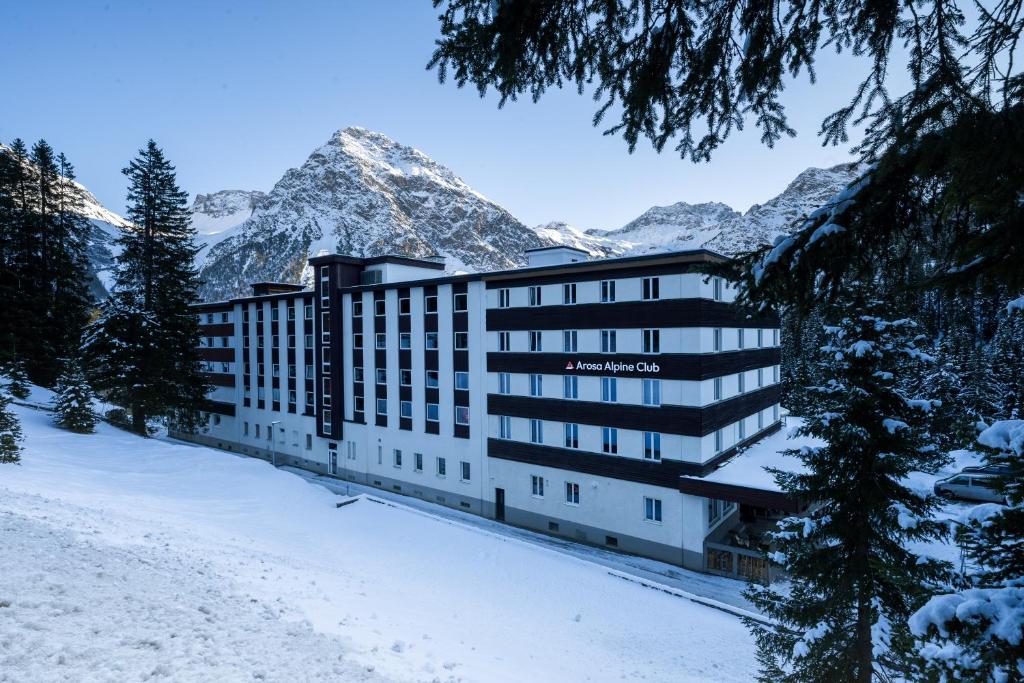 Nespecifikovaný výhled na hory nebo výhled na hory při pohledu z hotelu
