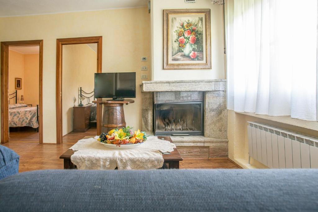 Televízia a/alebo spoločenská miestnosť v ubytovaní Casa Girasole