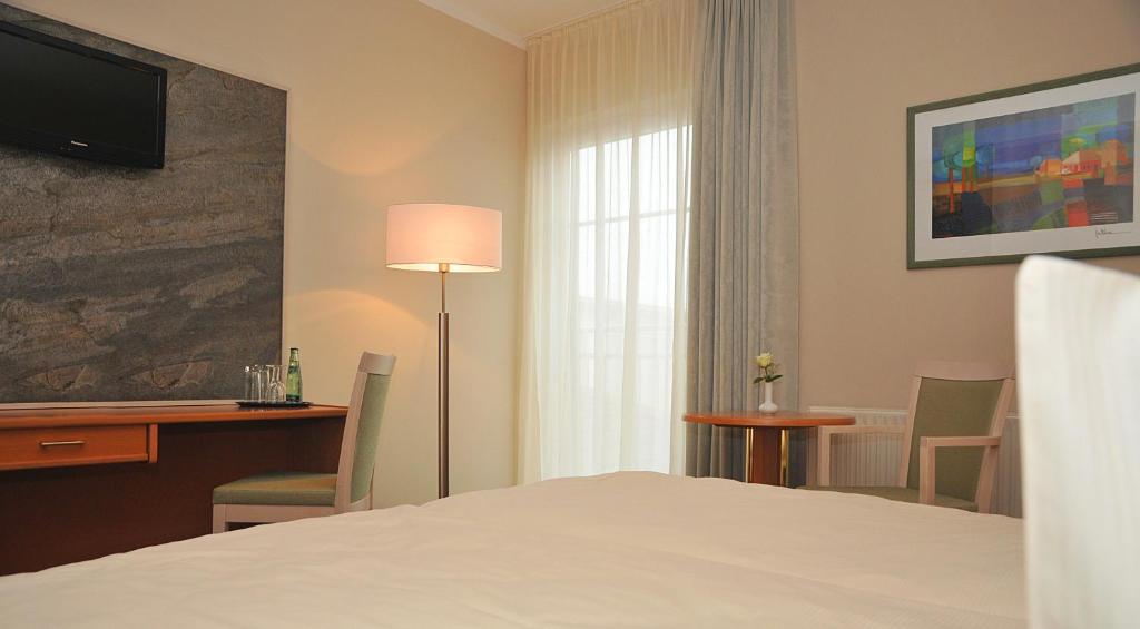 Postel nebo postele na pokoji v ubytování Hotel Friesen