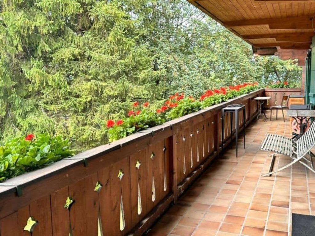 Zahrada ubytování Serene Chalet With Shared Pool and Spa