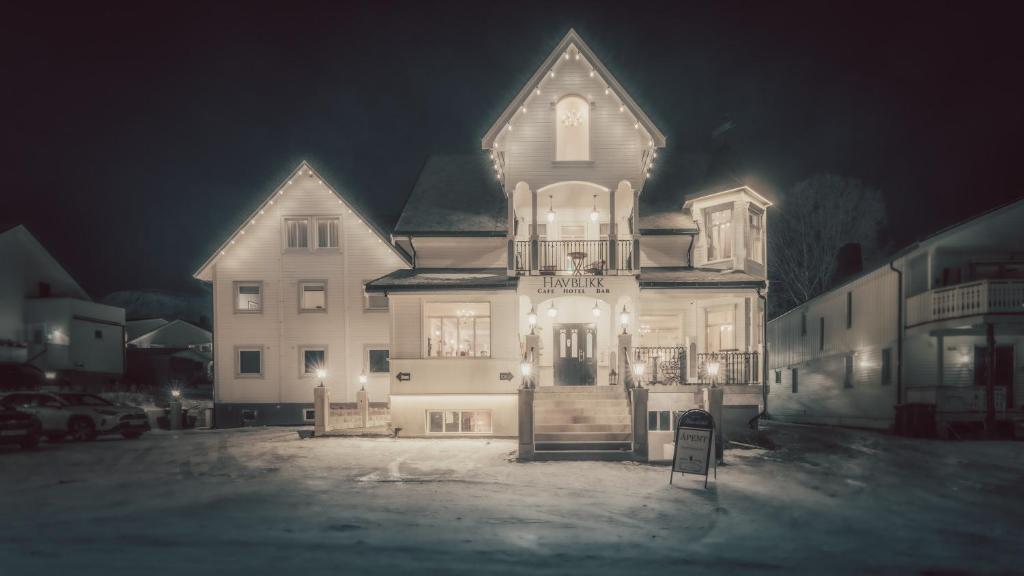 a large white house at night with lights at Villa Havblikk Tromsø in Tromsø
