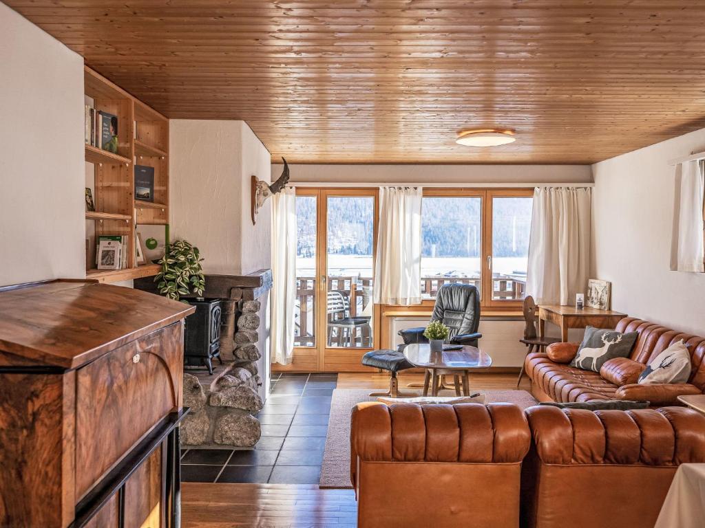 Posezení v ubytování Apartment Chesa Primula by Interhome