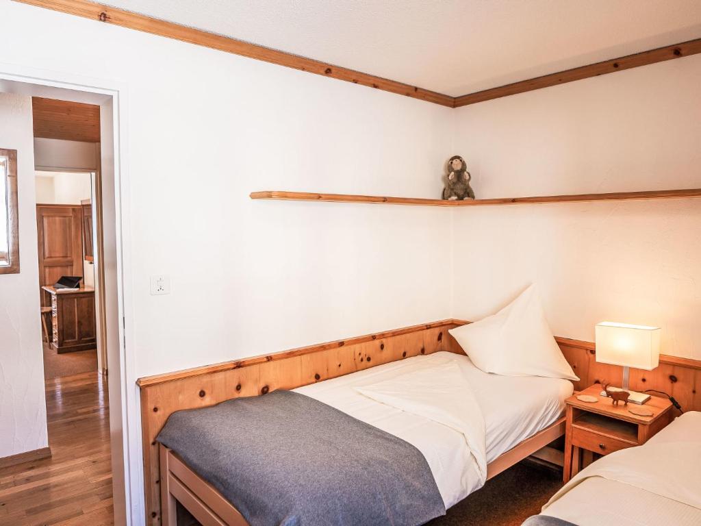 Postel nebo postele na pokoji v ubytování Apartment Chesa Primula by Interhome