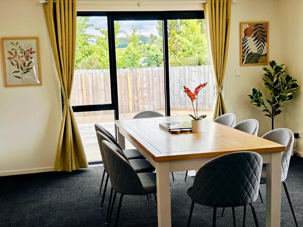 Stylish Home Away from Home - Resim 8