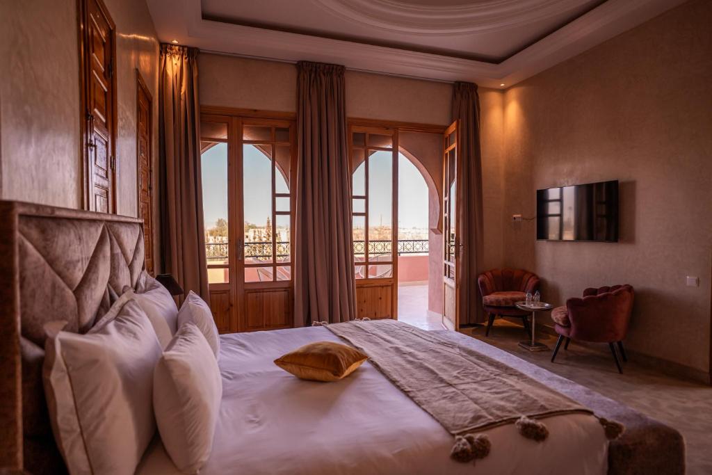 Postel nebo postele na pokoji v ubytování Palais Menzah & SPA