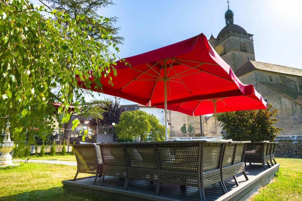 Zahrada ubytování Hôtel Le Vouglans - Restaurant La Valouse