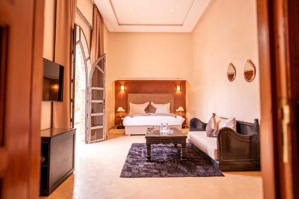 Postel nebo postele na pokoji v ubytování Palais Menzah & SPA