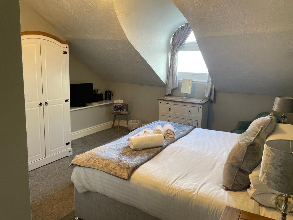 
Double or Twin Room with Partial Sea View (Not Pet Friendly)
