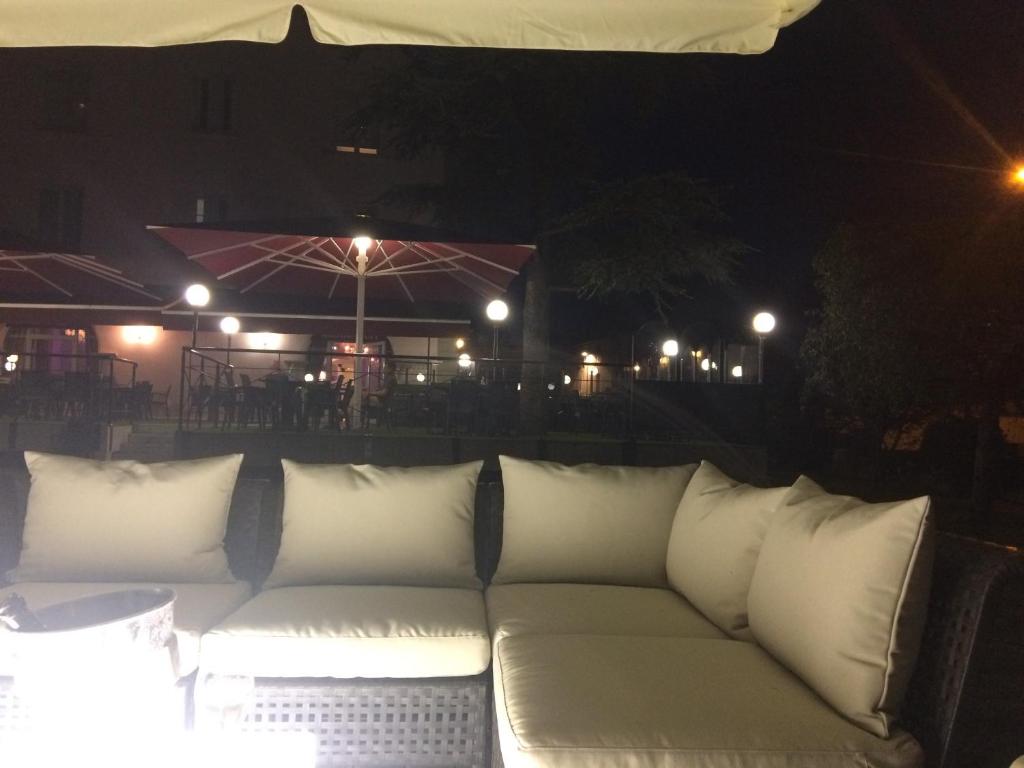 Posezení v ubytování Hôtel Le Vouglans - Restaurant La Valouse