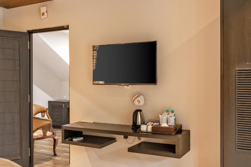 TV a/nebo společenská místnost v ubytování Skon Morjim Beach Resort by Orion Hotels