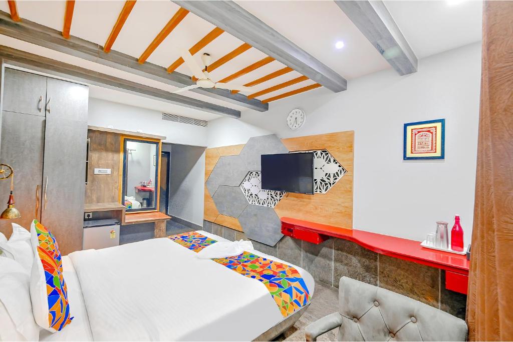 TV a/nebo společenská místnost v ubytování FabHotel Prime Middleton - Nr Niladri Vihar Square