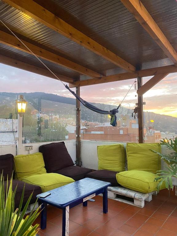 Nespecifikovaný výhled na hory nebo výhled na hory při pohledu z hostelu