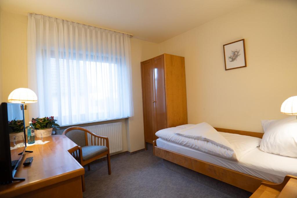 Postel nebo postele na pokoji v ubytování Hotel Liederbacher Hof
