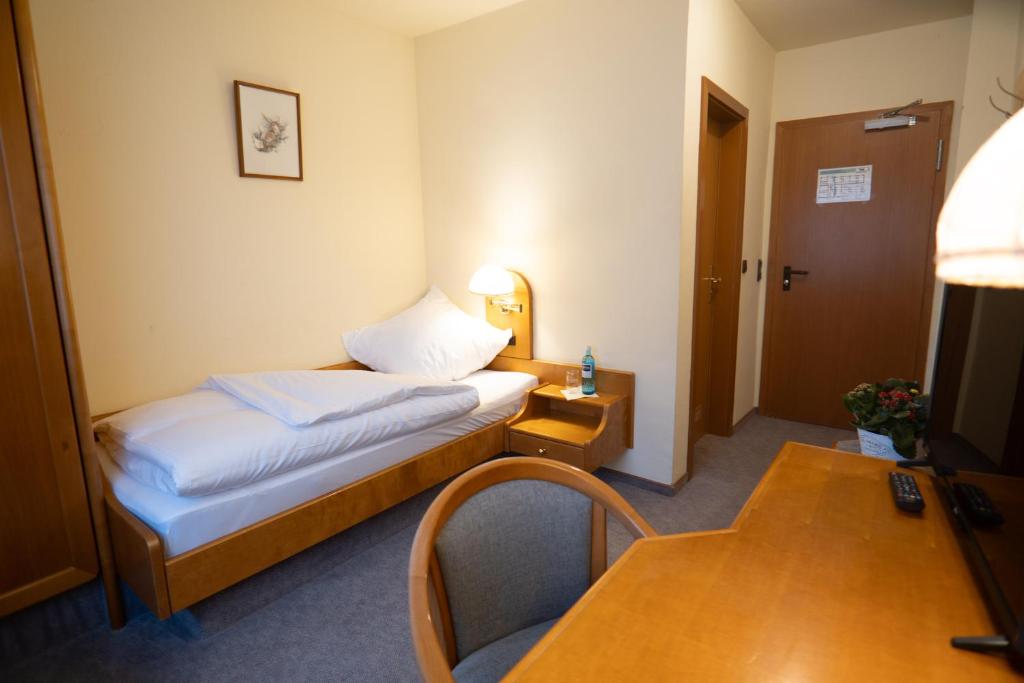 Postel nebo postele na pokoji v ubytování Hotel Liederbacher Hof